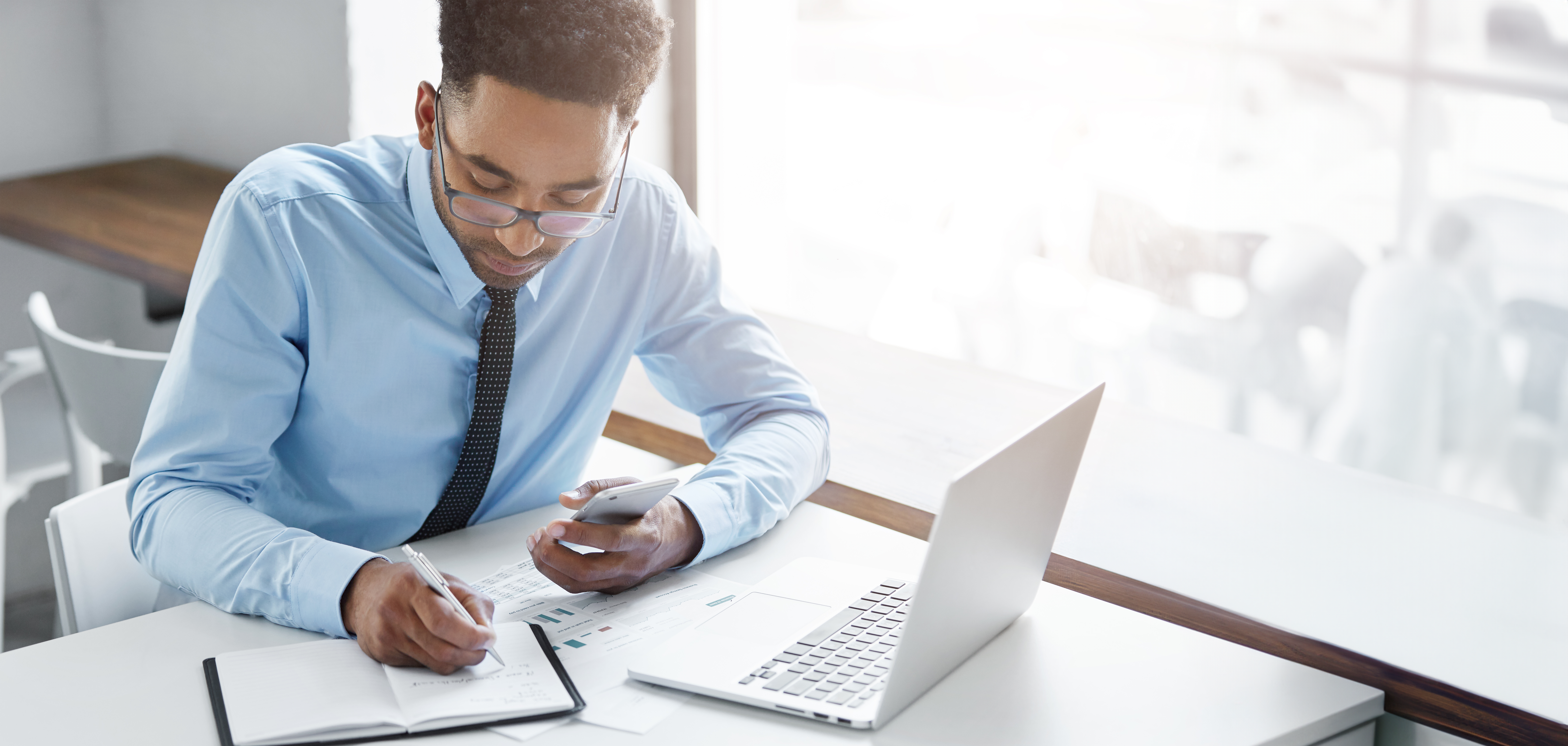businessman-working_incasso_c2c